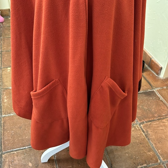 Le Moda womens cape - Picture 2 of 11